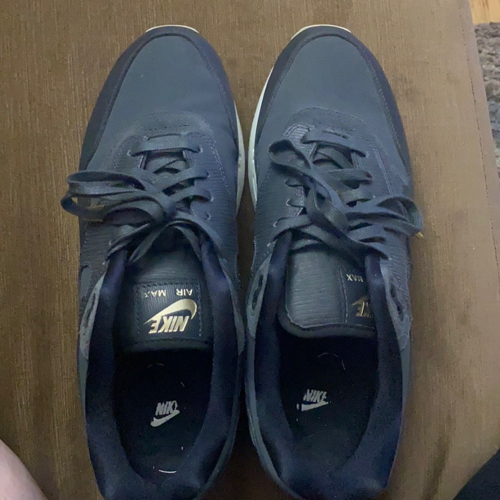 Women’s size 10 black, white, gold Nike air max.